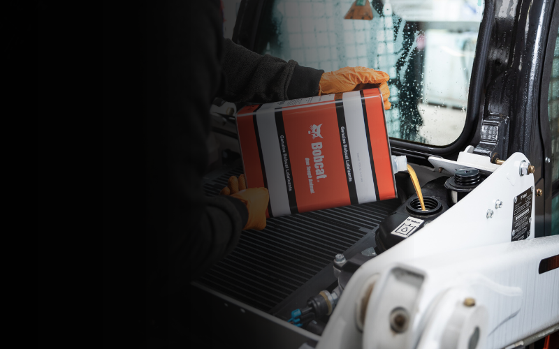 OLEJE BOBCAT Slide background